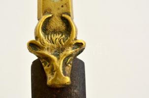 Bikafejes fenőkés, réz markolattal, h:33,5 cm