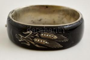 Ezüst(Ag) gyász karperec fekete zománc díszítéssel, jelzett, javított, 6,5x6 cm, bruttó: 49,1 g
