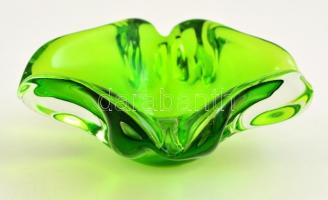 Formába öntött zöld üvegtál, 13×13 cm