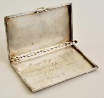 Monogramos fém cigarettatálca, belül gravírozott feliratokkal,  13×7,5 cm