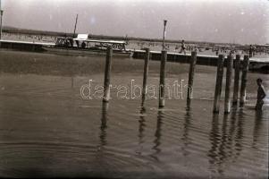 cca 1968 Velencei-tó, 12 db szabadon felhasználható, vintage negatív Keveházi János (?-?) budapesti ...