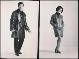 cca 1968 Manökenek, modellek bőr ruciban, 4 db vintage divatfotó, 17,5x11,5 cm