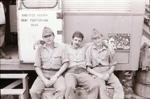 1982 Katonai műszaki alakulat (Budaörs), csoportképek, emlékképek, 34 db vintage negatív felvétel, 2...