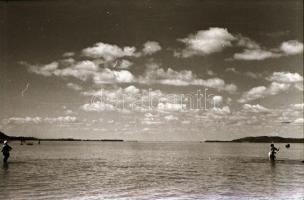 1958 Balatonszárszón készült privát felvételek, 72 db szabadon felhasználható vintage negatív, 24x36...