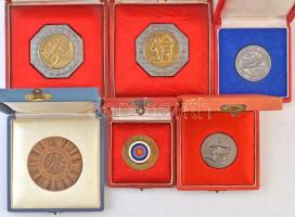 Egy doboznyi vegyes szocialista plakett és emlékérem tétel, közte "Közművelődését - Belügyminisztérium" Br plakett, eredeti tokban T:2