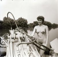 cca 1977 Szolidan erotikus felvételek, 5 db vintage negatív + 2 db vintage diapozitív, 24x36 mm és 6...