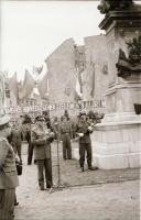 cca 1949 Katonai ünnepség a budai várban, visszafoglalásának jubileuma alkalmából, 31 db szabadon fe...