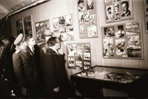 cca 1949 Katonai ünnepség a budai várban, visszafoglalásának jubileuma alkalmából, 31 db szabadon fe...