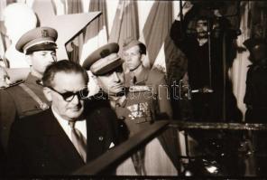 cca 1949 Katonai ünnepség a budai várban, visszafoglalásának jubileuma alkalmából, 31 db szabadon fe...