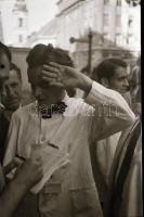 cca 1948 Pincér verseny a budapesti utcákon, 19 db szabadon felhasználható vintage negatív, 24x36 mm