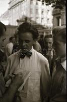 cca 1948 Pincér verseny a budapesti utcákon, 19 db szabadon felhasználható vintage negatív, 24x36 mm