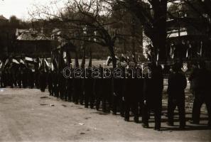 1949. április 1. Budapest, felszabadulási lövészverseny, a csapatok felvonulása, lőtér, fegyverek, s...