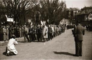 1949. április 1. Budapest, felszabadulási lövészverseny, a csapatok felvonulása, lőtér, fegyverek, s...