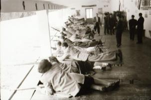 1949. április 1. Budapest, felszabadulási lövészverseny, a csapatok felvonulása, lőtér, fegyverek, s...