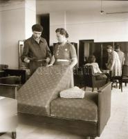 1952 Sztálinvárosi életképek és látképek, 33 db szabadon felhasználható vintage negatív, 6x6 cm