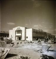 1952 Sztálinvárosi életképek és látképek, 33 db szabadon felhasználható vintage negatív, 6x6 cm