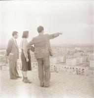 1952 Sztálinvárosi életképek és látképek, 33 db szabadon felhasználható vintage negatív, 6x6 cm