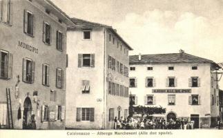 Caldonazzo, Kalnetsch (Südtirol); Albergo Marchesoni (Alle due spade), Municipio / hotel, town hall, crowd
