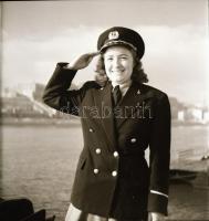 cca 1960 Budapest, MAHART női egyenruha reklám felvételek a Duna parton, 7 db szabadon felhasználhat...