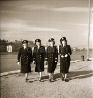 cca 1960 Budapest, MAHART női egyenruha reklám felvételek a Duna parton, 7 db szabadon felhasználhat...