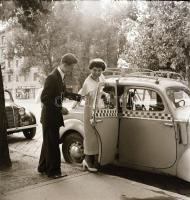 cca 1953 Autók a budapesti utcákon, 3 db szabadon felhasználható vintage negatív, 6x9 cm és 6x6 cm