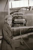 cca 1960 Csepeli Autógyár szabadtéri jubileumi kiállítása, 17 db szabadon felhasználható vintage neg...