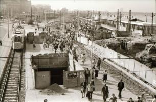 cca 1985 Budapest, villamos és HÉV a Boráros téren, 12 db szabadon felhasználható vintage negatív, 2...