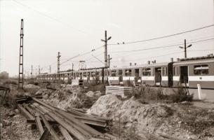 cca 1985 Budapest, villamos és HÉV a Boráros téren, 12 db szabadon felhasználható vintage negatív, 2...
