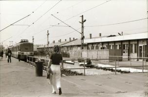cca 1985 Budapest, villamos és HÉV a Boráros téren, 12 db szabadon felhasználható vintage negatív, 2...