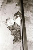 Halálos baleset a metróban, helyszínelő felvételek, 25 db szabadon felhasználható vintage negatív, 2...