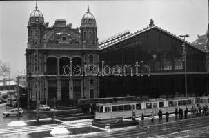 1986. március 3. Budapesti városképek - sikló építése, Hadik szobor, Felszabadulás tér, Nyugati pu.,...