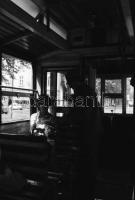 1989. szeptember 10. Budapest, a 611-es nosztalgia villamos városi forgalomban, 33 db szabadon felha...