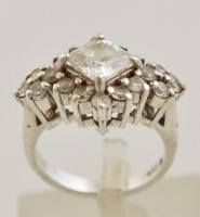 Ezüst(Ag) színtelen kövekkel díszített gyűrű, jelzett, méret: 50, bruttó: 6,5 g