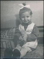 cca 1960 Vidám gyerekportrék, 6 db fotó, 21,5x16 és 24x18 cm közti méretben