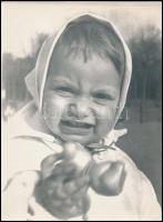 cca 1960 Vidám gyerekportrék, 6 db fotó, 21,5x16 és 24x18 cm közti méretben