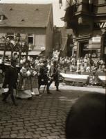 cca 1920-1940 Fotó és negatív tétel szinte mind háború előtti városképeket tartalmazó, budapesti és ...