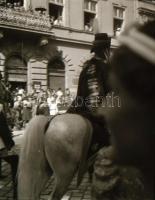 cca 1920-1940 Fotó és negatív tétel szinte mind háború előtti városképeket tartalmazó, budapesti és ...