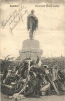 1905 Zombor, Sombor; Schweidel József szobra koszorúkkal / wreathed statue shortly after its inauguration