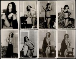 cca 1970-1980 Aktfotósorozat, 32 db fotóval, változó állapotban, közte sérült fotókkal, 14x9 cm