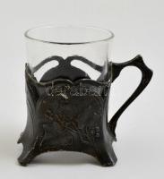 Albert Koehler&Co szecessziós ón pohár, jelzett, üveg betéttel (eredeti), az ón alj kopott, az üvegbetéten karcolással, 9,5x6,5 cm