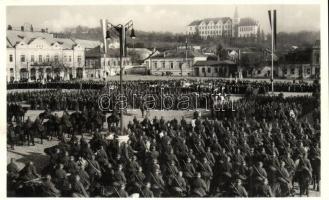 1938 Léva, Levice; bevonulás a Fő téren, Szénessy vendéglő / entry of the Hungarian troops, restaurant