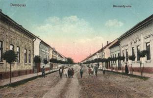 Dombóvár, Bezserédy utca (Bezerédj utca), gyerekek (apró szakadás / tiny tear)