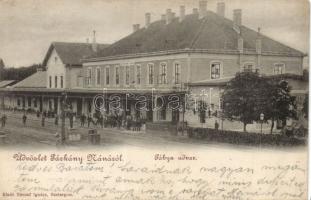 Párkánynána railway station