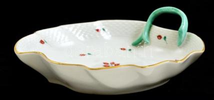 Herendi csipkebogyós tál, kézzel festett, jelzett (tanuló), apró kopásokkal, 19×17×6 cm