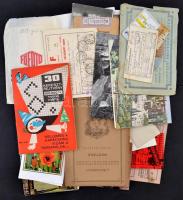 Vegyes papírrégiség tétel, modern és régi papírok, képeslapok, cipős dobozban