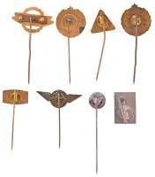 ~1970-1980. 8db-os vállalati jelvény és kitűző tétel, közte Ganz, Tungsram, Ikarus, Ibusz és MOM, mi...