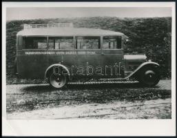 cca 1930 A Tatárszentgyörgy - Gyón - Dabas - Sári - Ócsa vonalon közlekedő autóbusz, későbbi előhívás, 9x12 cm