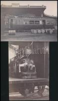 cca 1906 Aradi és Csanádi Egyesült Vasutak Weitzer-féle motorkocsija és motorháza, 2 db fotó, 8x11,5 cm