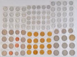 Kis doboznyi vegyes numizmatikai tétel, benne magyar és amerikai forgalmi érmék, emlékérmek T:1-,2