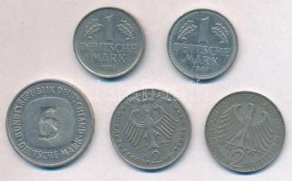 NSZK 1957-1991. 1M (2xklf) + 2M (2xklf) + 5M T:2,2-
FRG 1957-1991. 1 Mark (2xdiff) + 2 Mark (2xdiff...